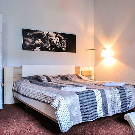 Hostel Pangeea Сибиу Экстерьер фото
