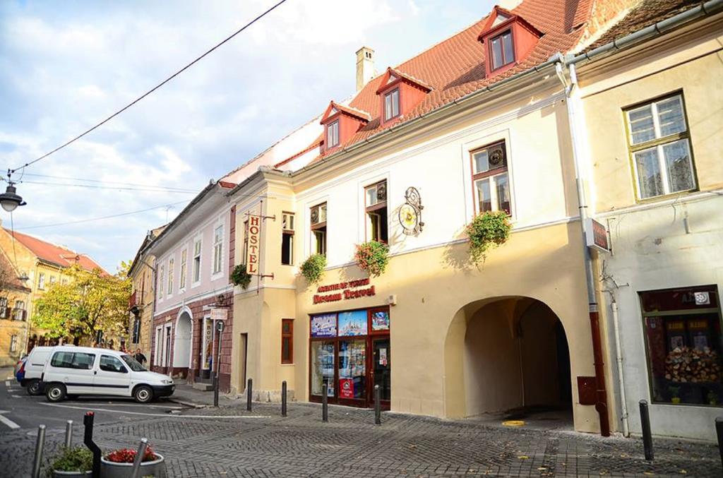 Hostel Pangeea Сибиу Экстерьер фото