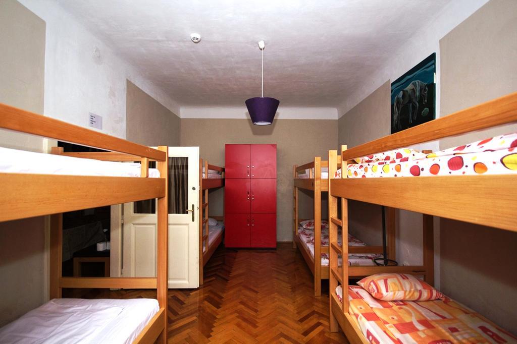 Hostel Pangeea Сибиу Экстерьер фото