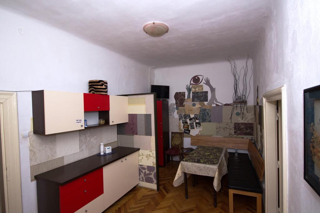 Hostel Pangeea Сибиу Экстерьер фото