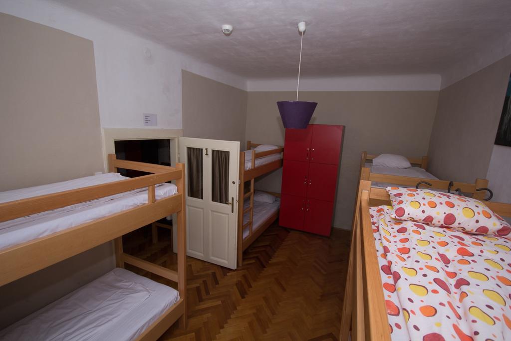 Hostel Pangeea Сибиу Экстерьер фото