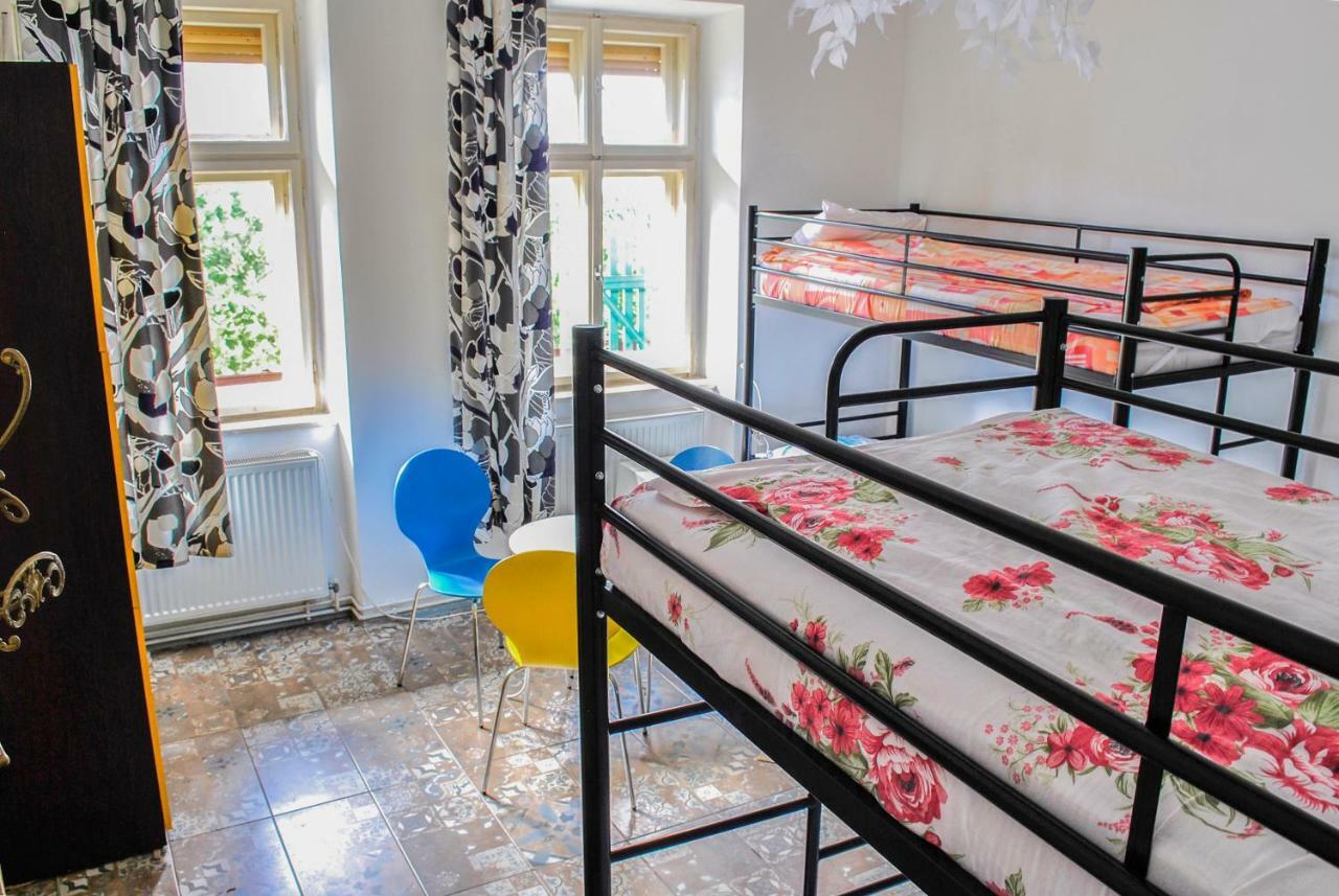 Hostel Pangeea Сибиу Экстерьер фото